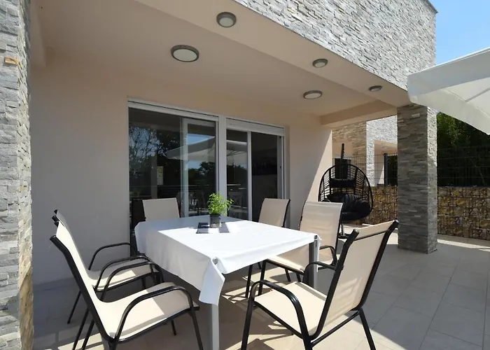 Sara Вилла Малинска